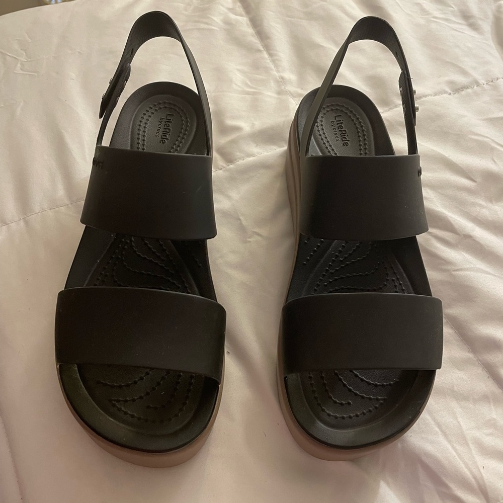 Women’s size 9 Brooklyn low wedge crocs